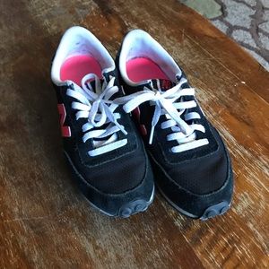 New balance black sneakers